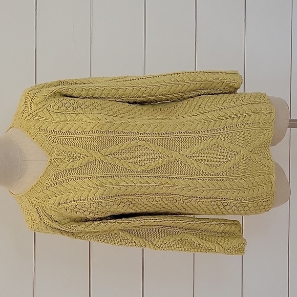 MODA INT'L xs thick soft yellow sweater - Picture 1 of 5